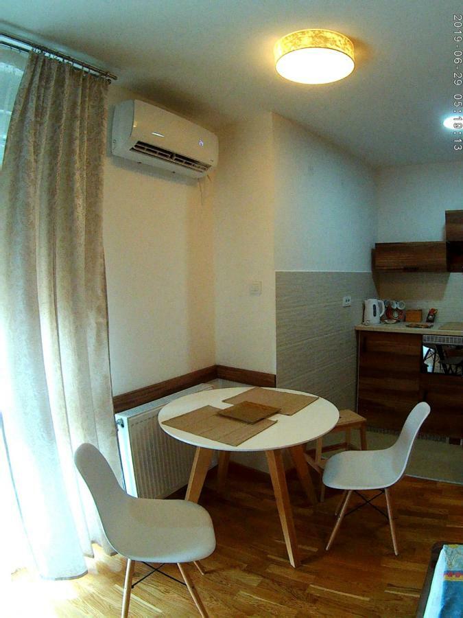Uki-Modern Apartment With Parking نوفي ساد المظهر الخارجي الصورة